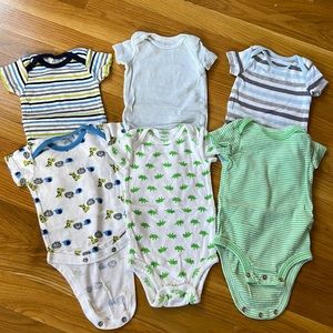 Bundle of 6 short sleeve baby bodysuits